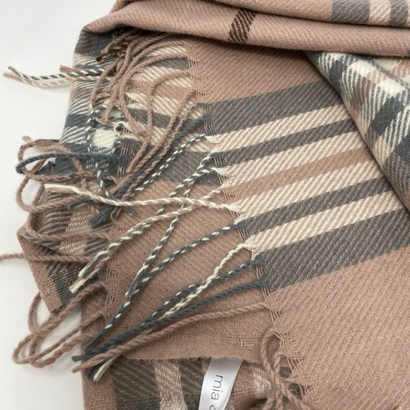 NEW - Mia & Tess Plaid Scarf - Picture 3 of 4